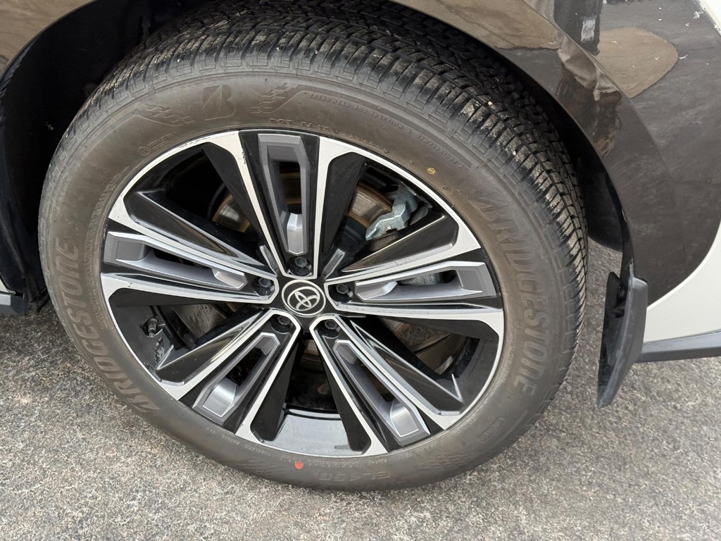 Toyota bZ4X Vehicle Image 9