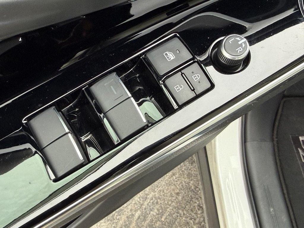 Toyota bZ4X Vehicle Image 17