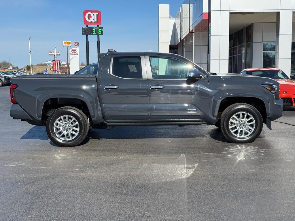 Toyota Tacoma 4WD Vehicle Image 2