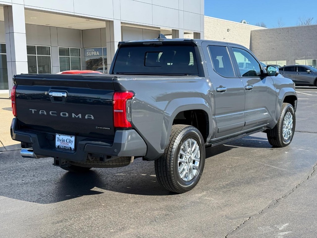 Toyota Tacoma 4WD Vehicle Image 3