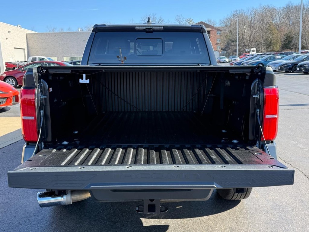 Toyota Tacoma 4WD Vehicle Image 4