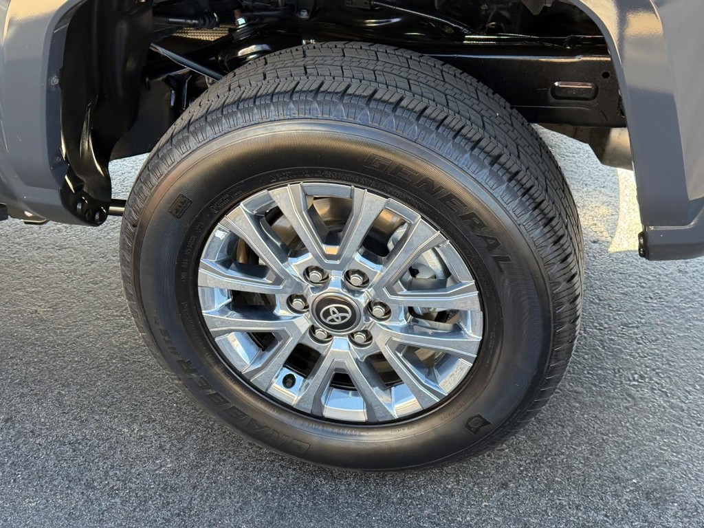 Toyota Tacoma 4WD Vehicle Image 7