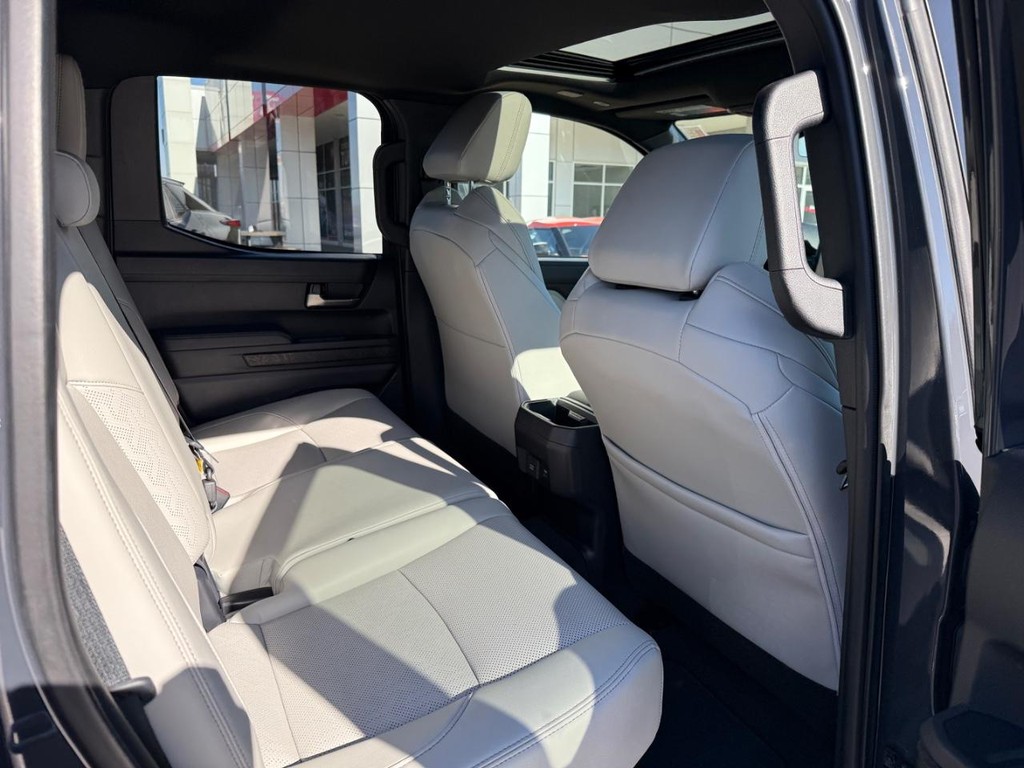 Toyota Tacoma 4WD Vehicle Image 12