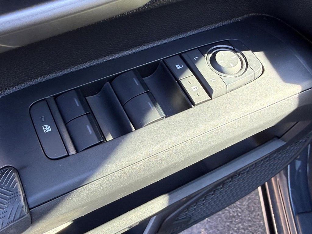 Toyota Tacoma 4WD Vehicle Image 16