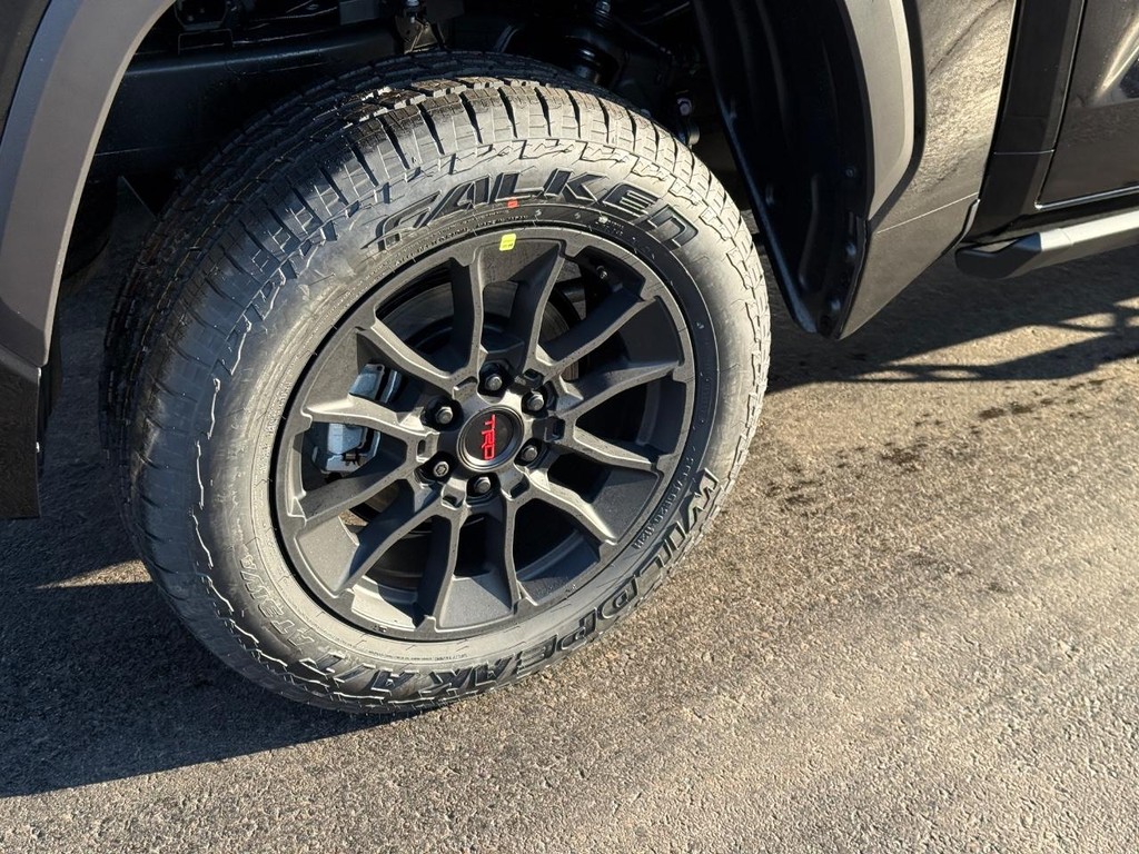 Toyota Tundra 4WD Vehicle Image 4