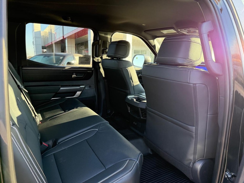Toyota Tundra 4WD Vehicle Image 6