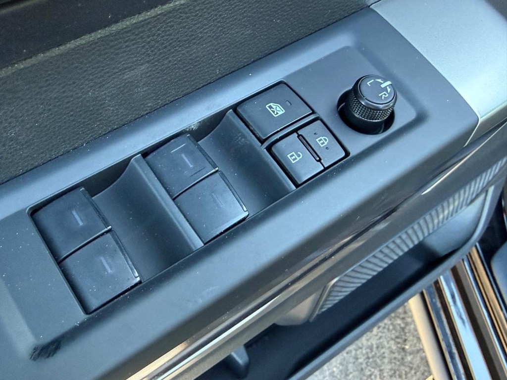 Toyota Tundra 4WD Vehicle Image 10