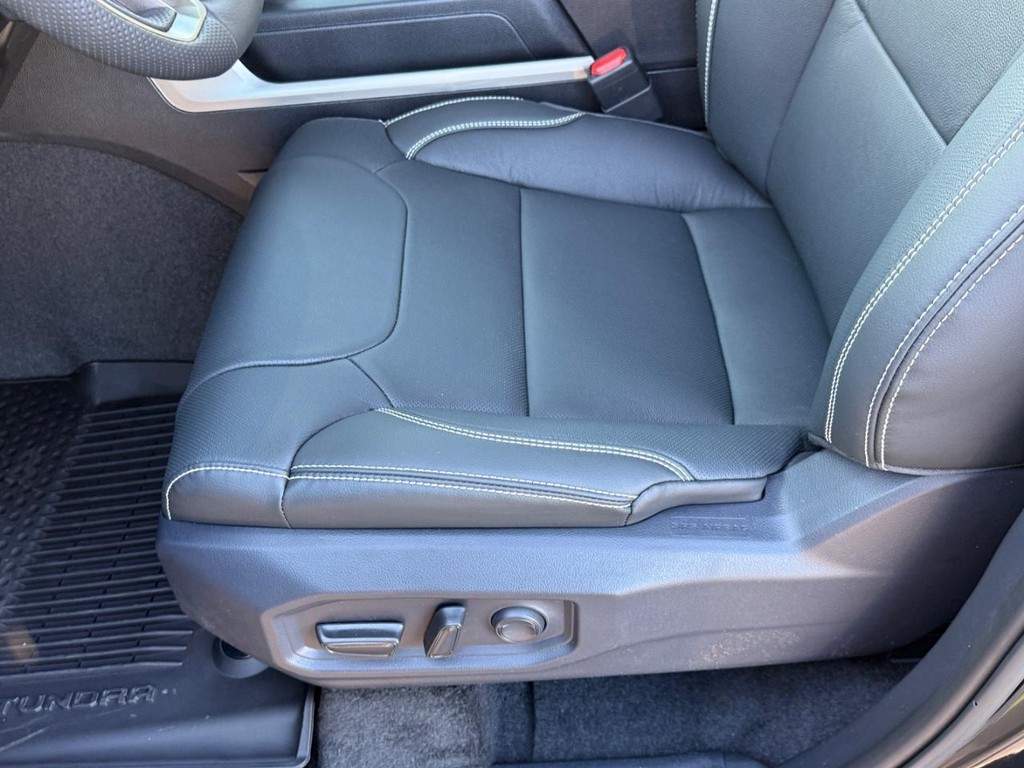 Toyota Tundra 4WD Vehicle Image 11