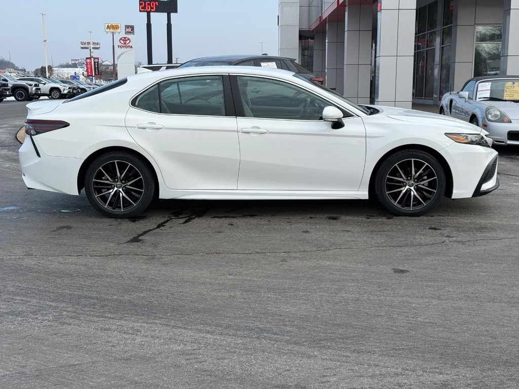 Toyota Camry Vehicle Image 3