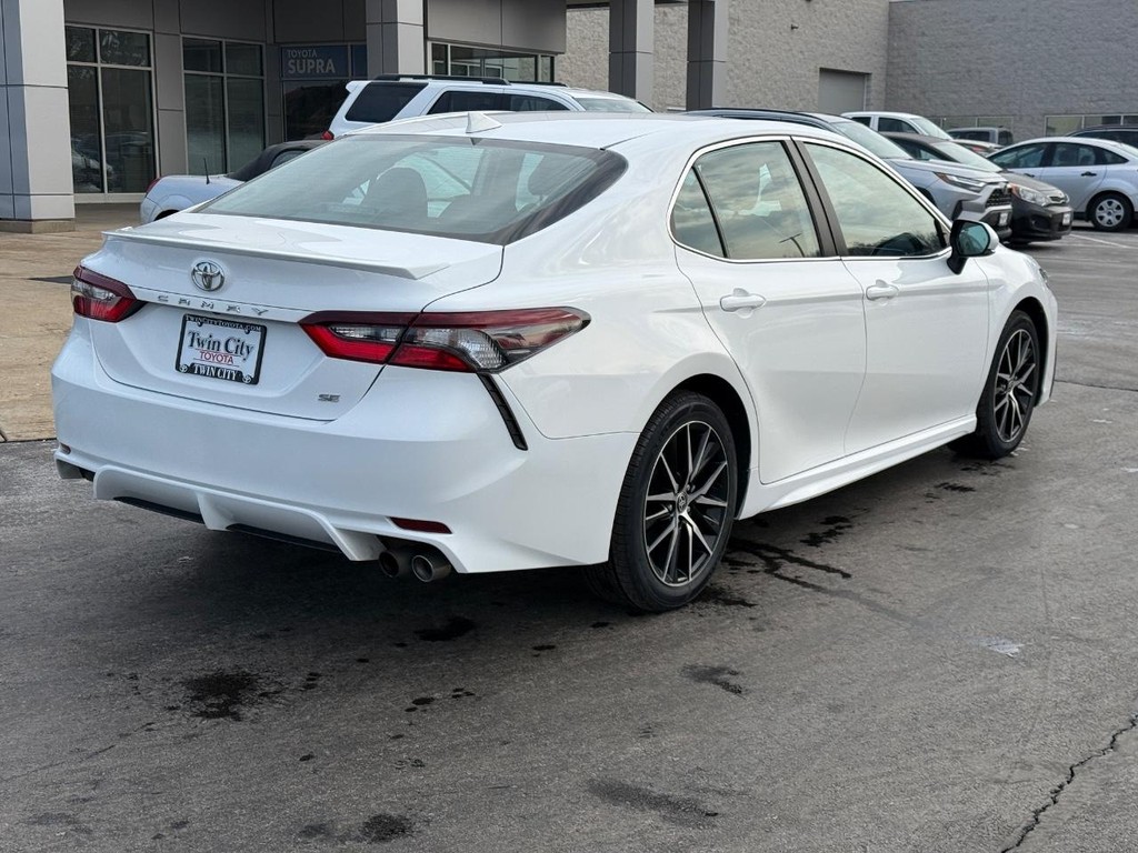 Toyota Camry Vehicle Image 4