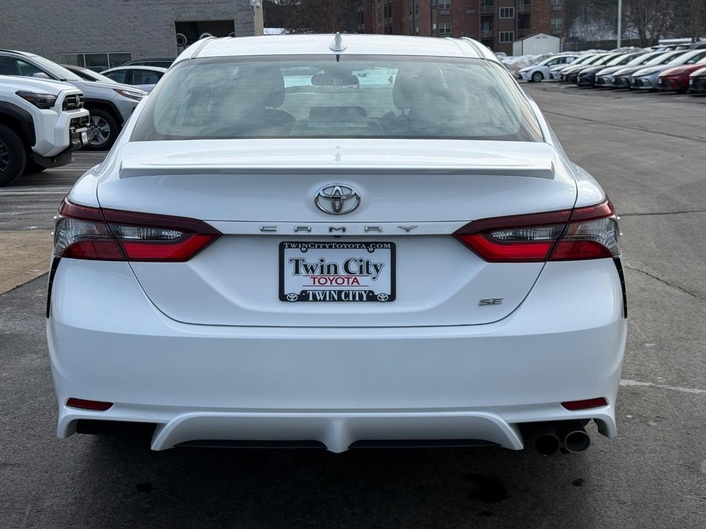Toyota Camry Vehicle Image 5