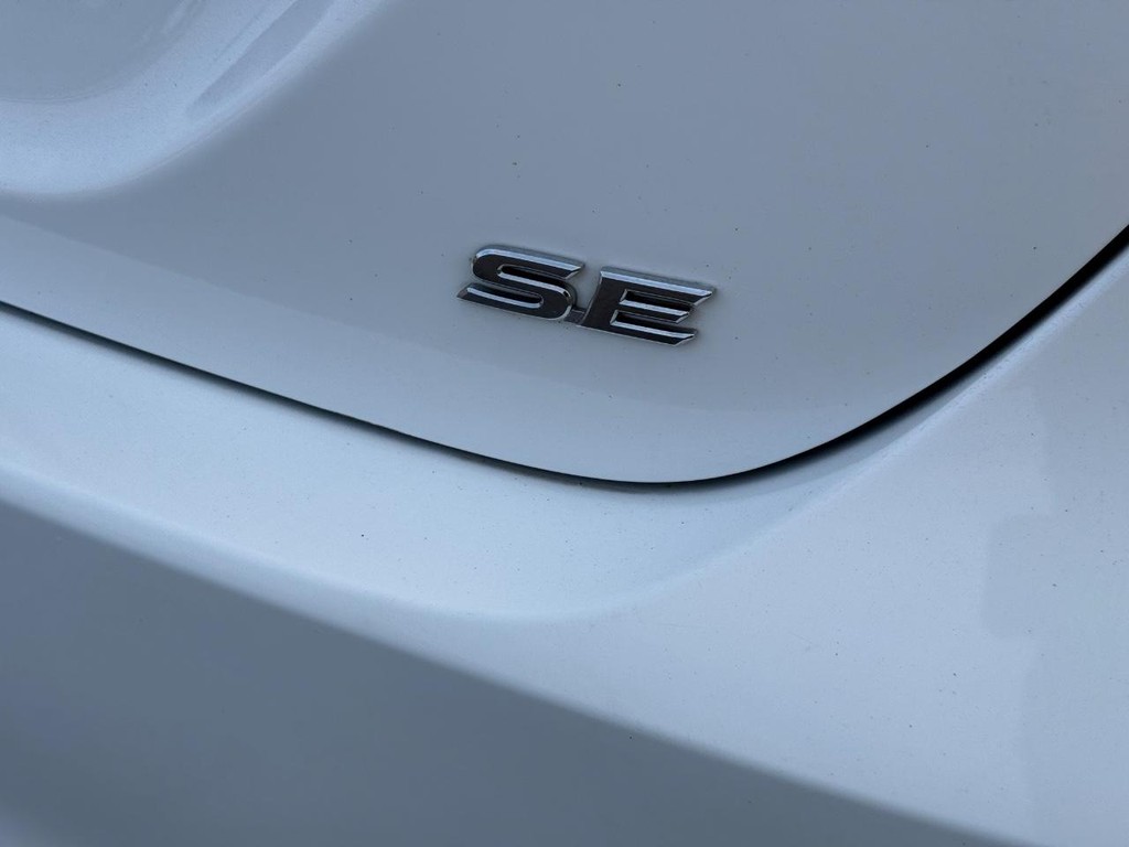 Toyota Camry Vehicle Image 6