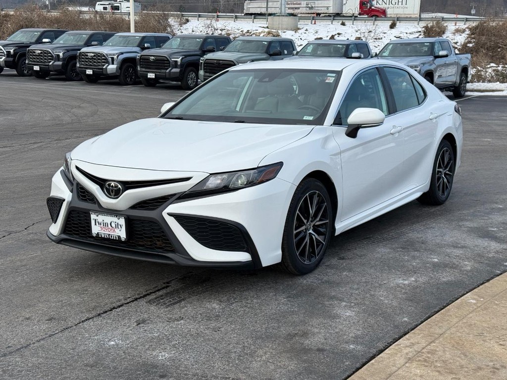 Toyota Camry Vehicle Image 9