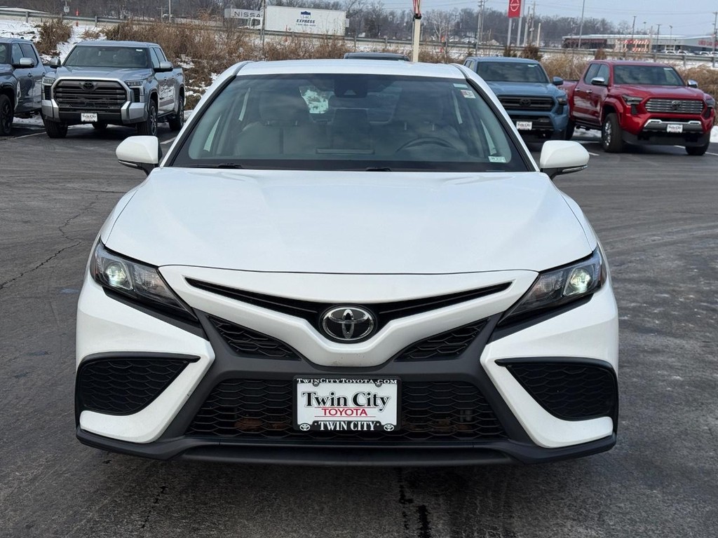 Toyota Camry Vehicle Image 10