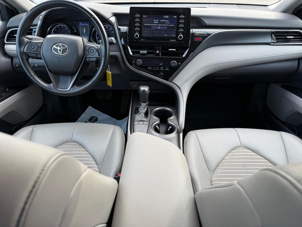 Toyota Camry Vehicle Image 12