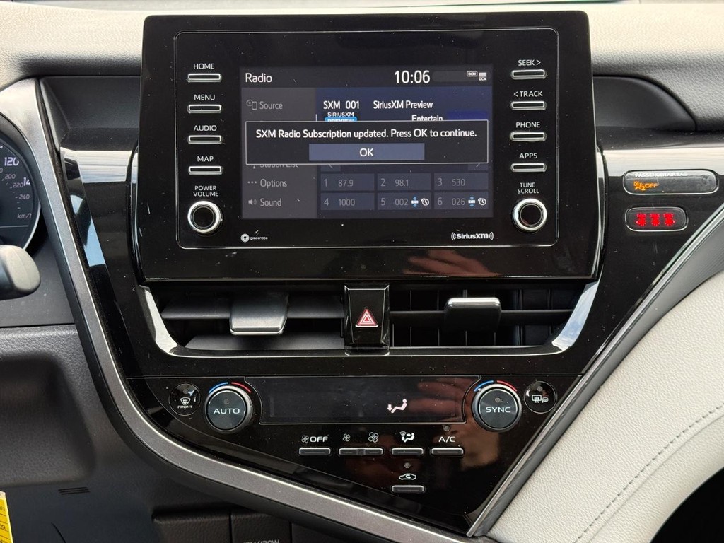 Toyota Camry Vehicle Image 14