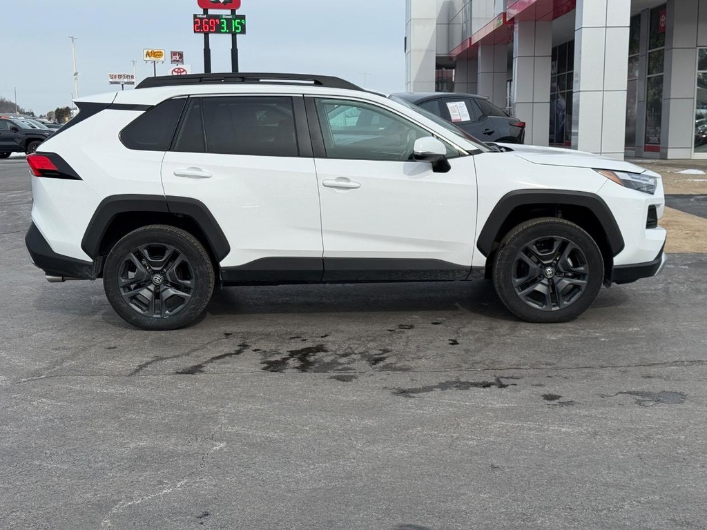 Toyota RAV4 Vehicle Image 2