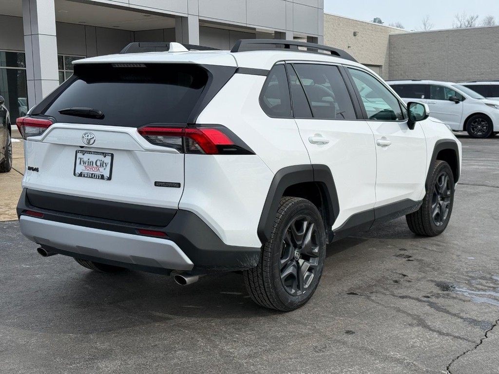 Toyota RAV4 Vehicle Image 3