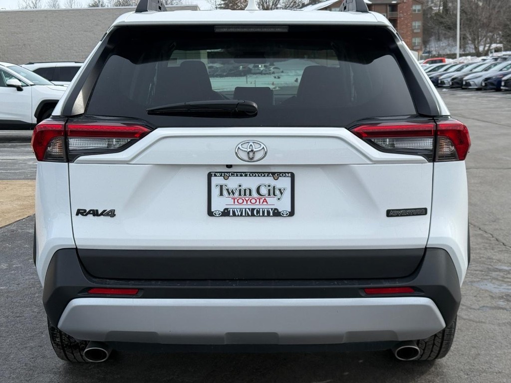 Toyota RAV4 Vehicle Image 5