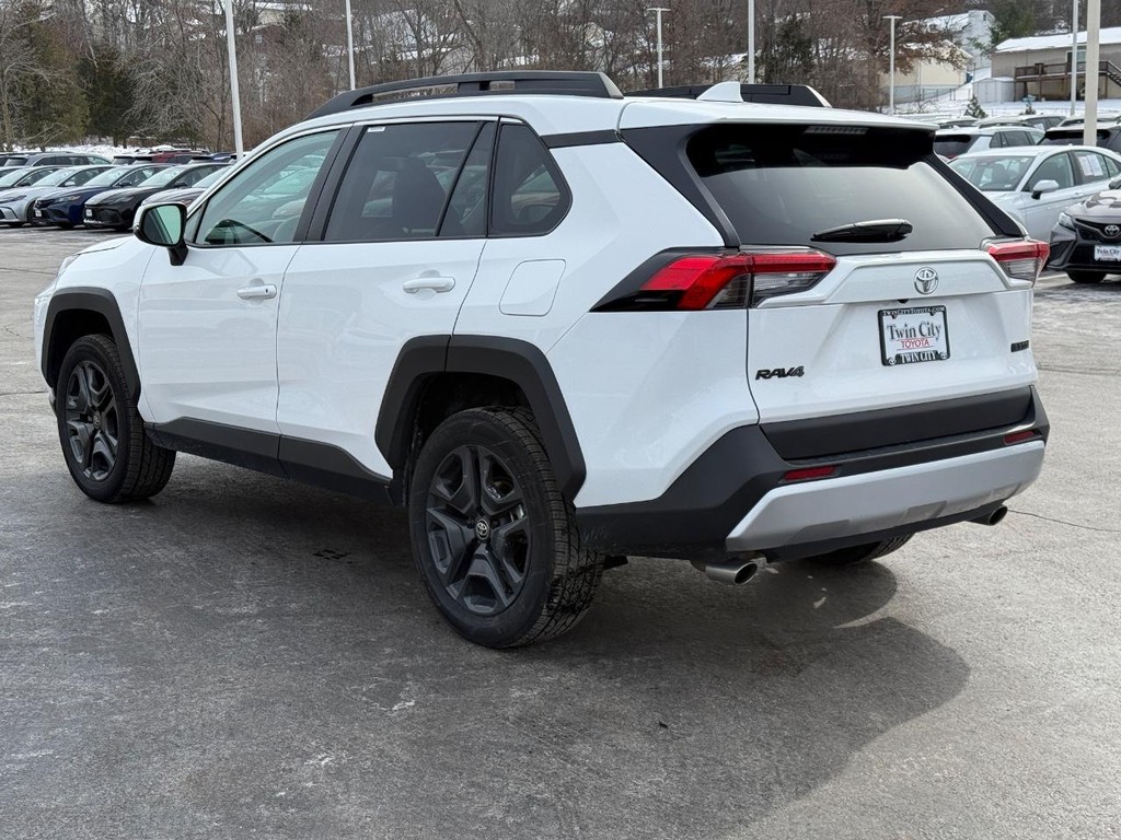 Toyota RAV4 Vehicle Image 6