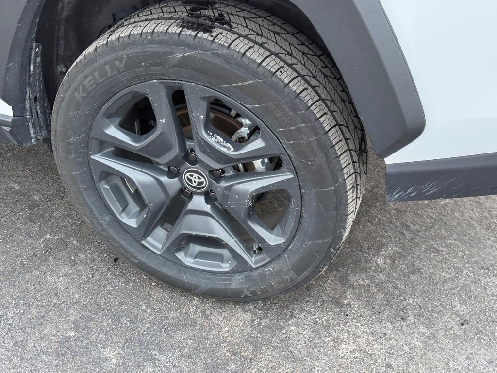 Toyota RAV4 Vehicle Image 7