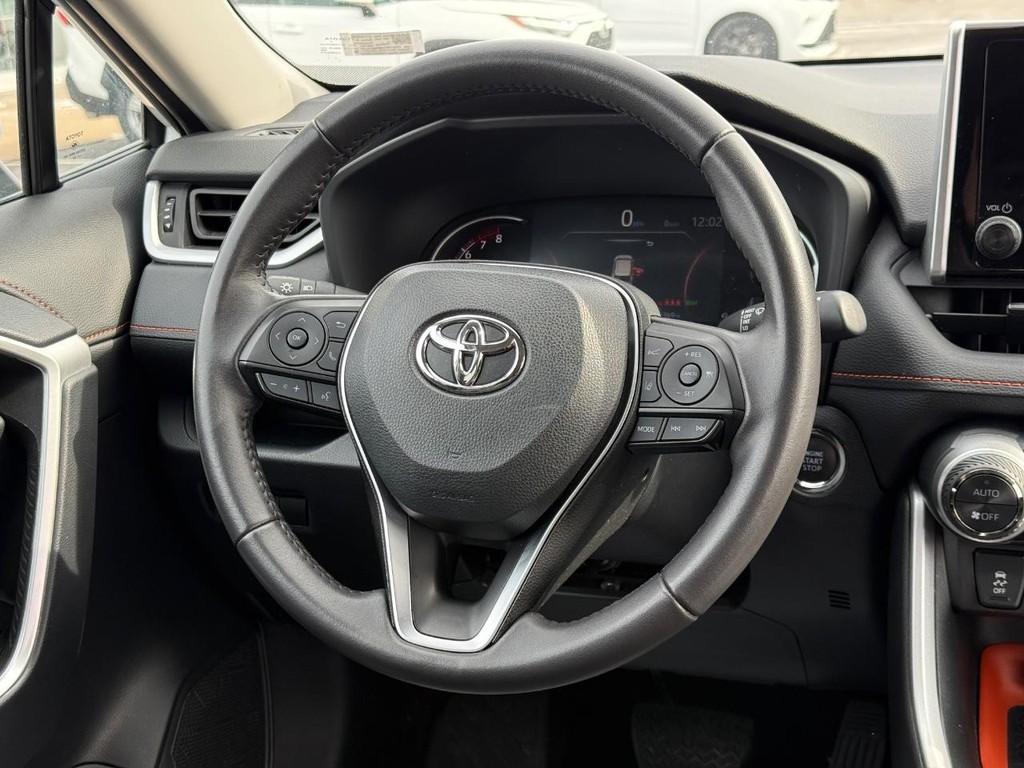 Toyota RAV4 Vehicle Image 12
