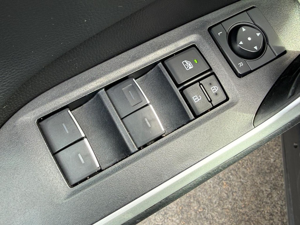 Toyota RAV4 Vehicle Image 14