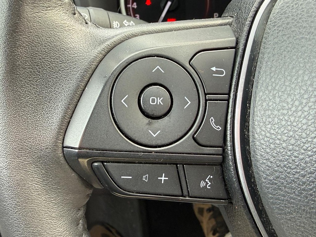 Toyota RAV4 Vehicle Image 16