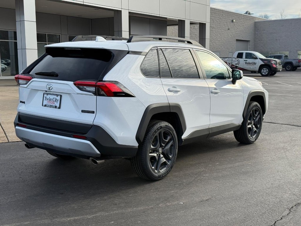 Toyota RAV4 Vehicle Image 3