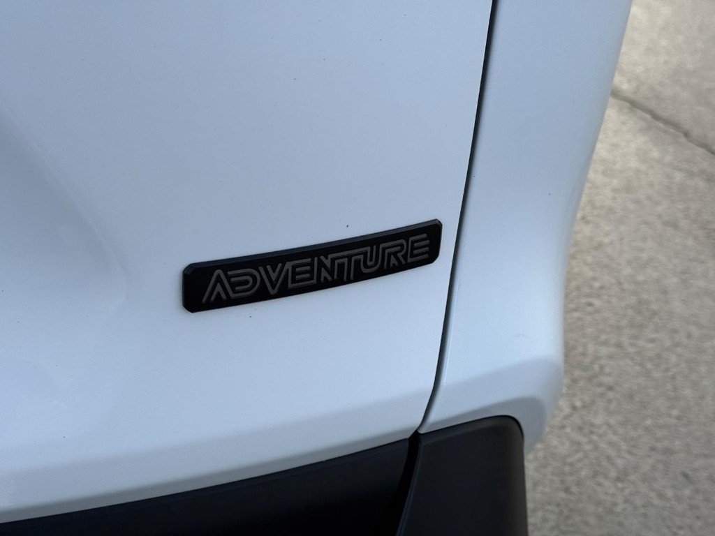 Toyota RAV4 Vehicle Image 6