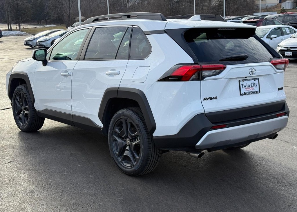 Toyota RAV4 Vehicle Image 7