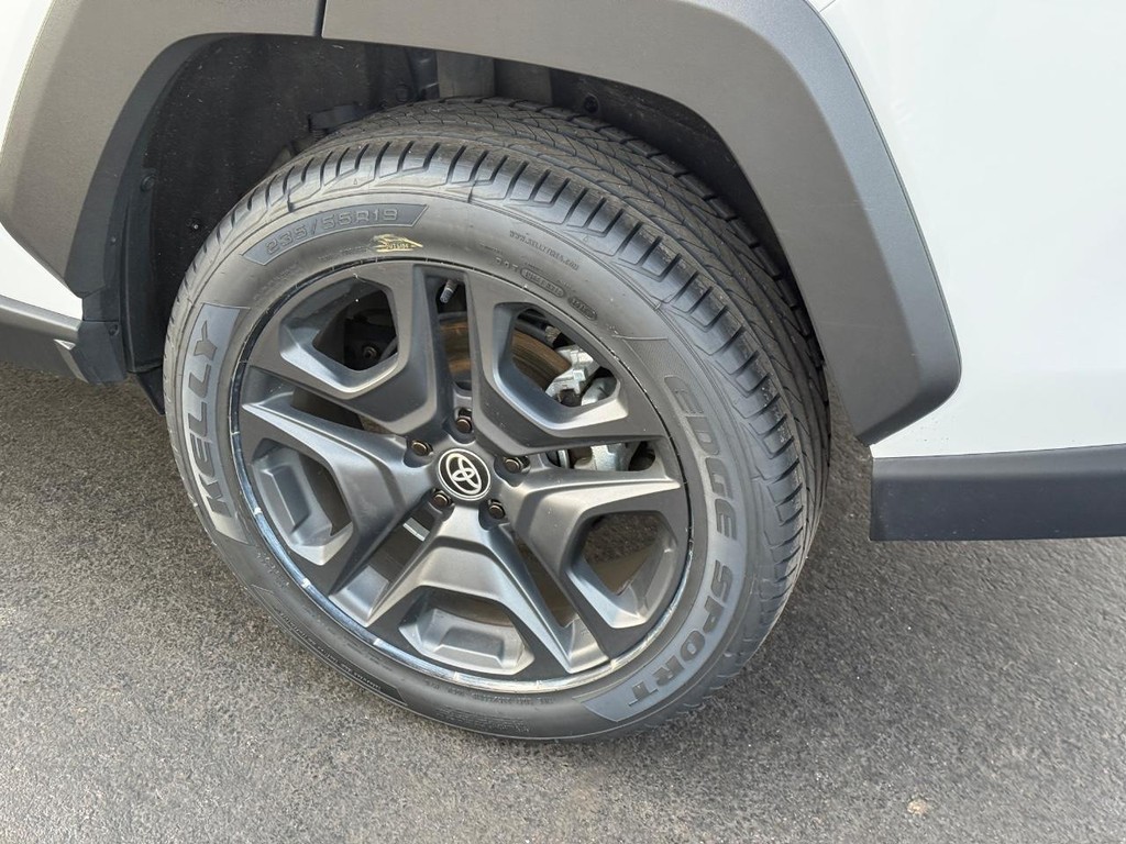 Toyota RAV4 Vehicle Image 8