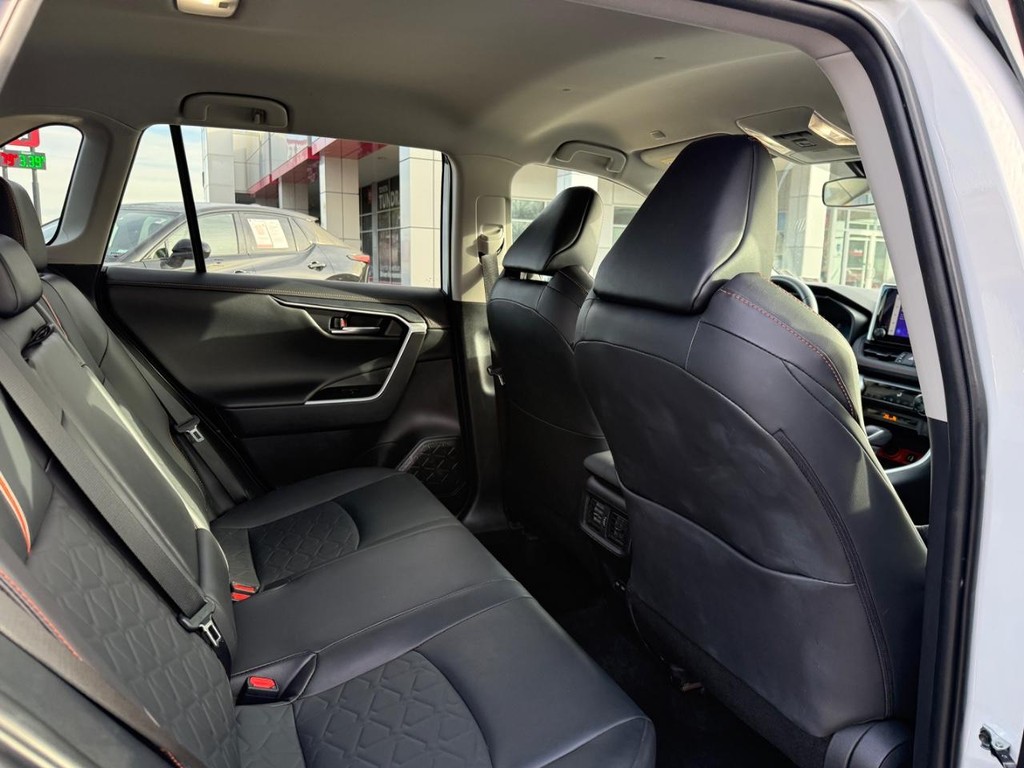 Toyota RAV4 Vehicle Image 11