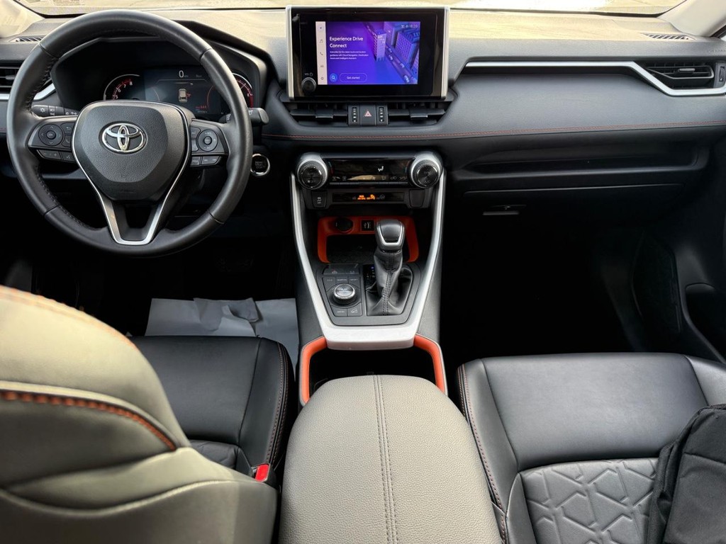 Toyota RAV4 Vehicle Image 12