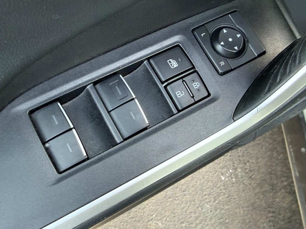 Toyota RAV4 Vehicle Image 15