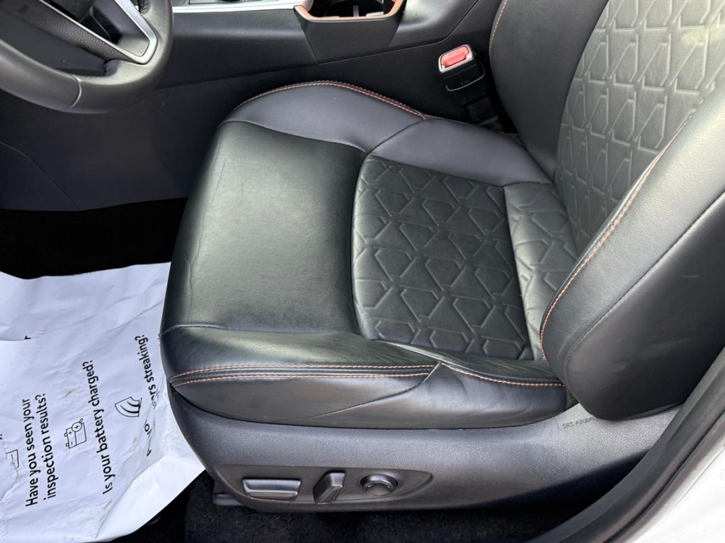 Toyota RAV4 Vehicle Image 16