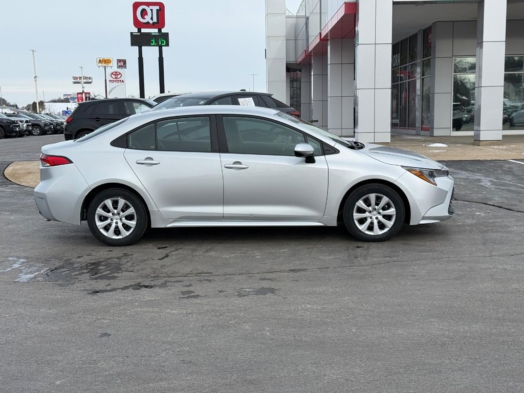 Toyota Corolla Vehicle Image 2