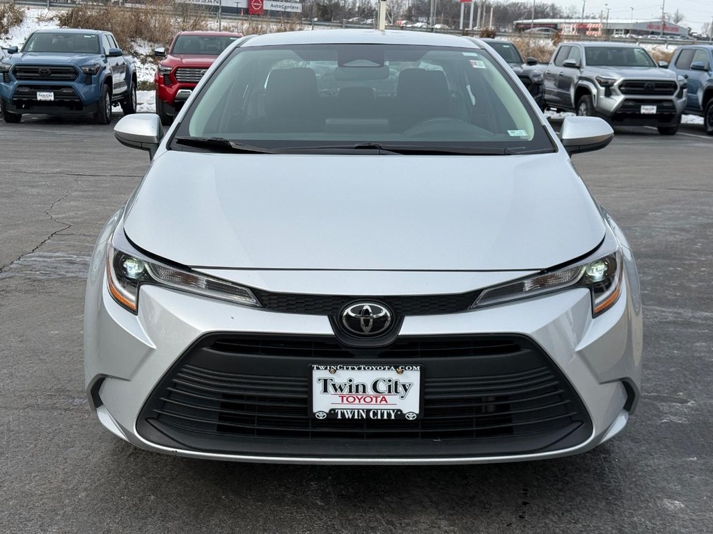 Toyota Corolla Vehicle Image 9