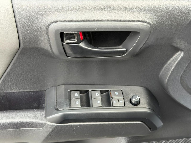 Toyota Tacoma 4WD Vehicle Image 18