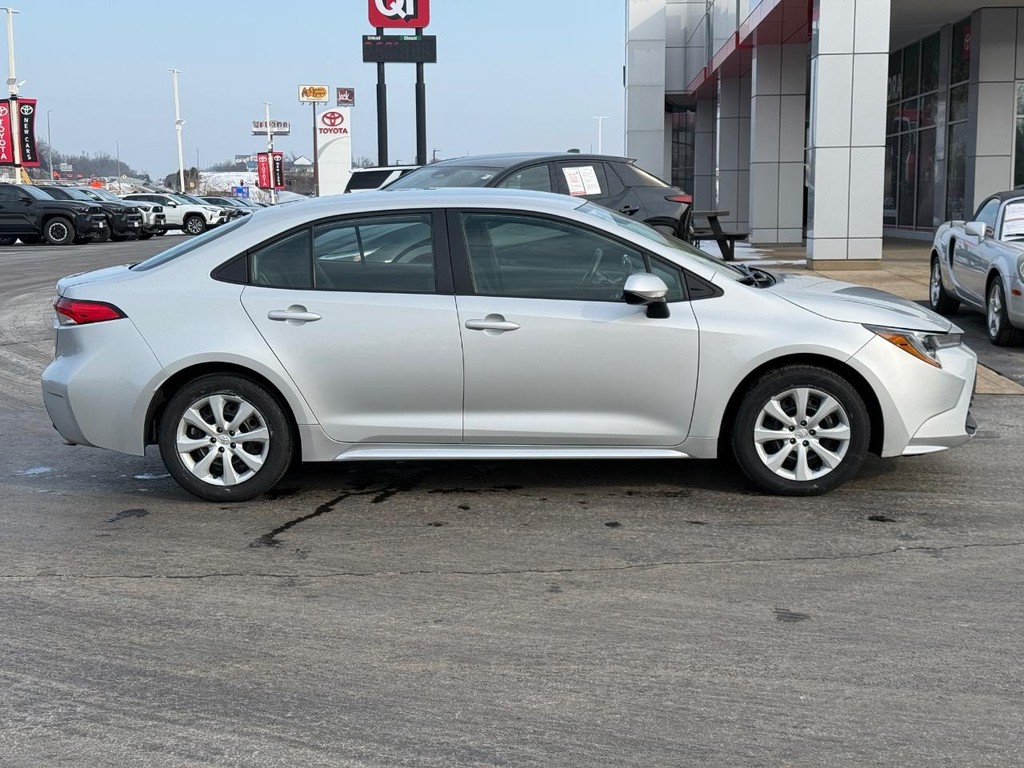 Toyota Corolla Vehicle Image 2