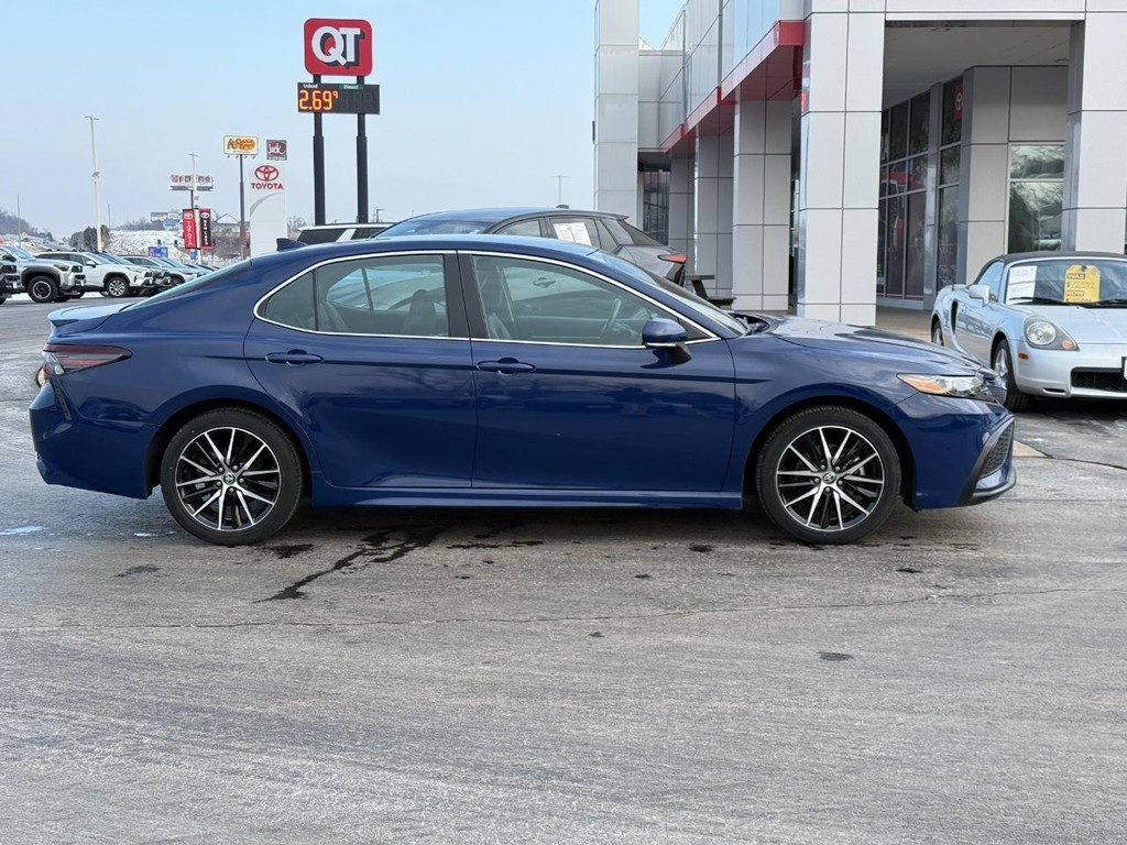 Toyota Camry Vehicle Image 2