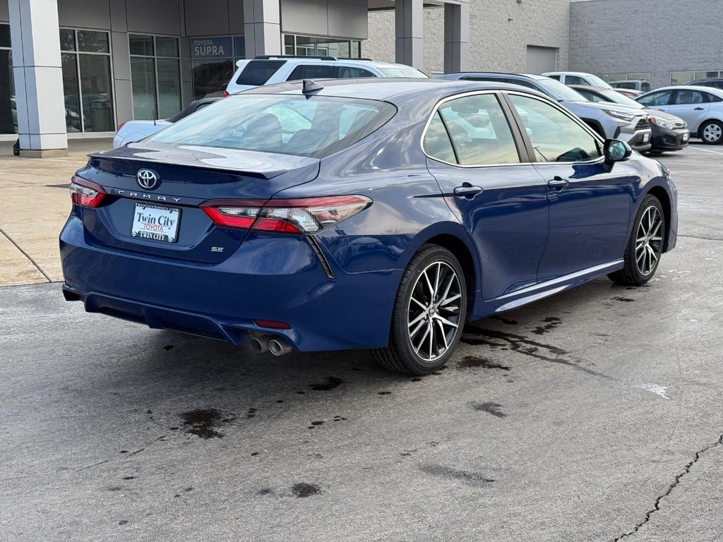 Toyota Camry Vehicle Image 3