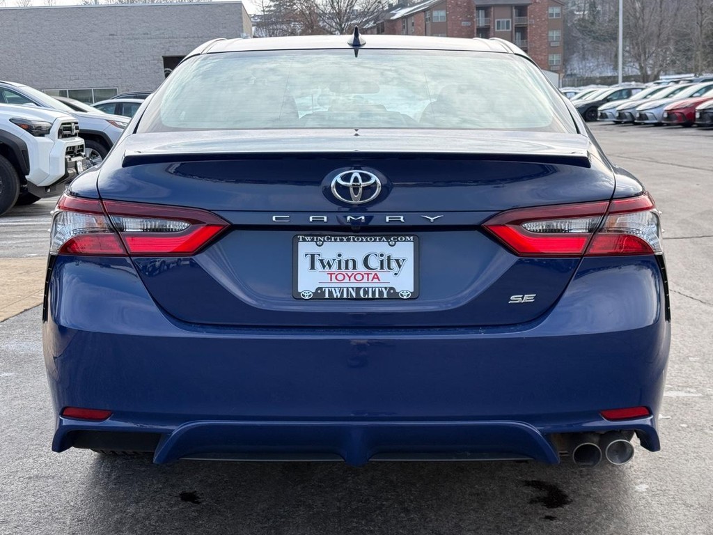 Toyota Camry Vehicle Image 4