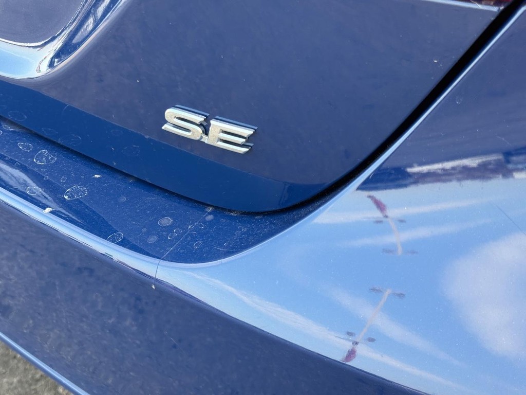 Toyota Camry Vehicle Image 5