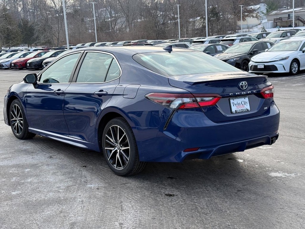 Toyota Camry Vehicle Image 6