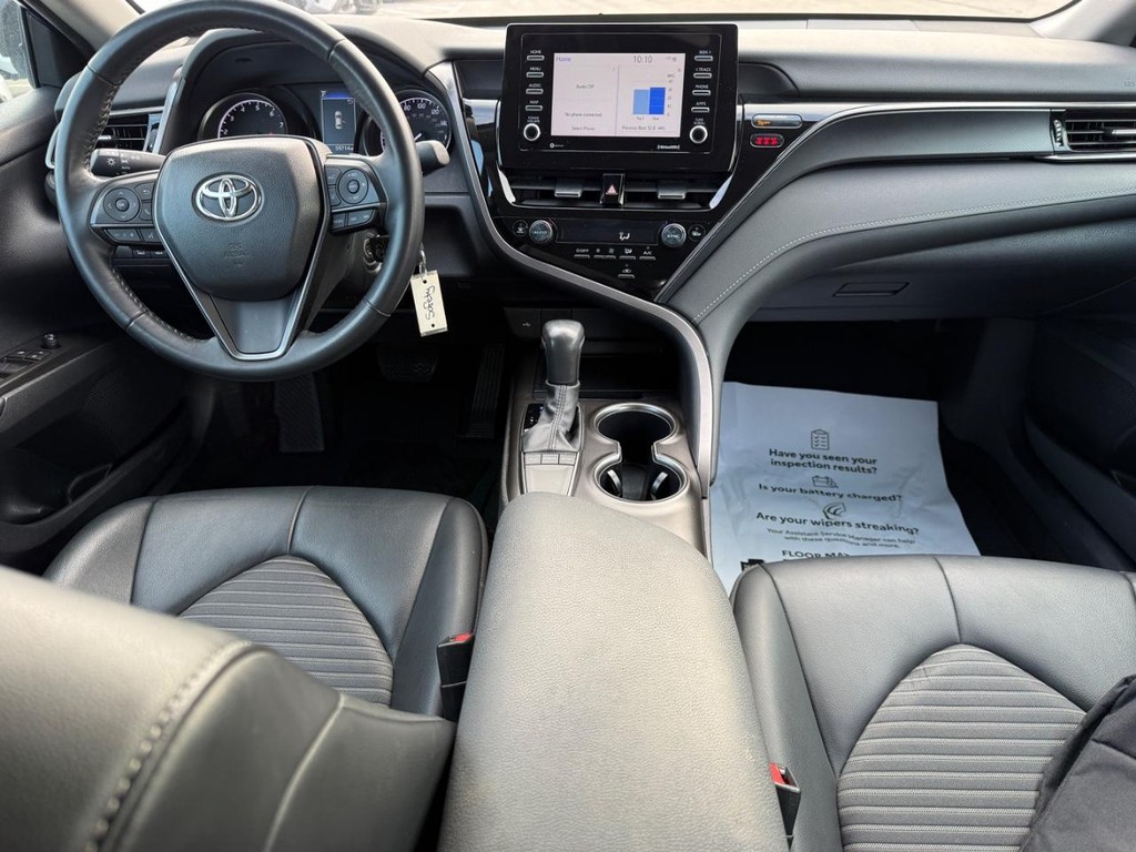 Toyota Camry Vehicle Image 11
