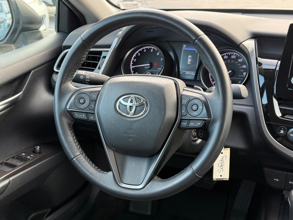 Toyota Camry Vehicle Image 12