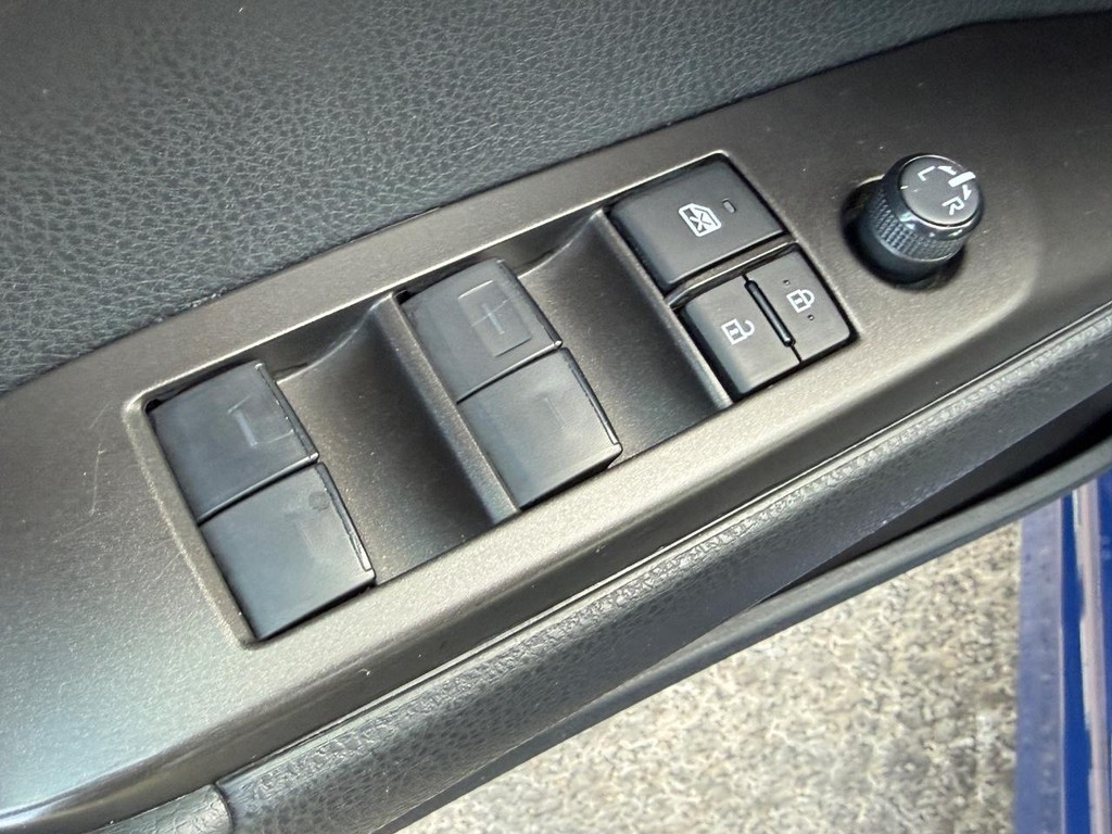 Toyota Camry Vehicle Image 14