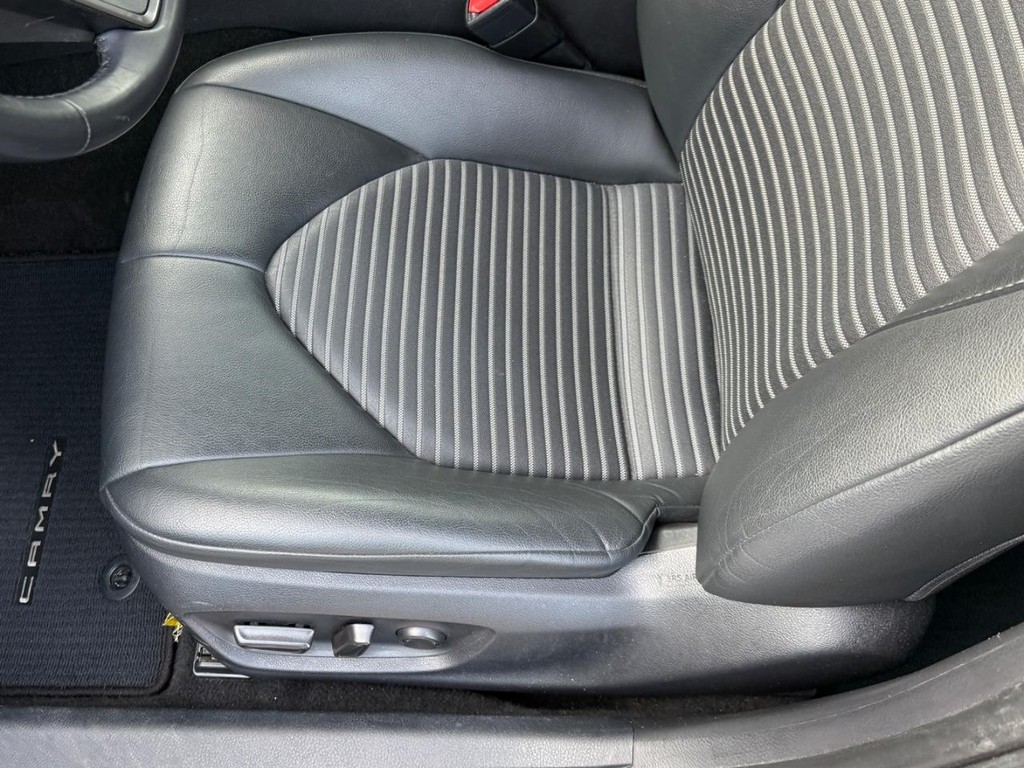 Toyota Camry Vehicle Image 15