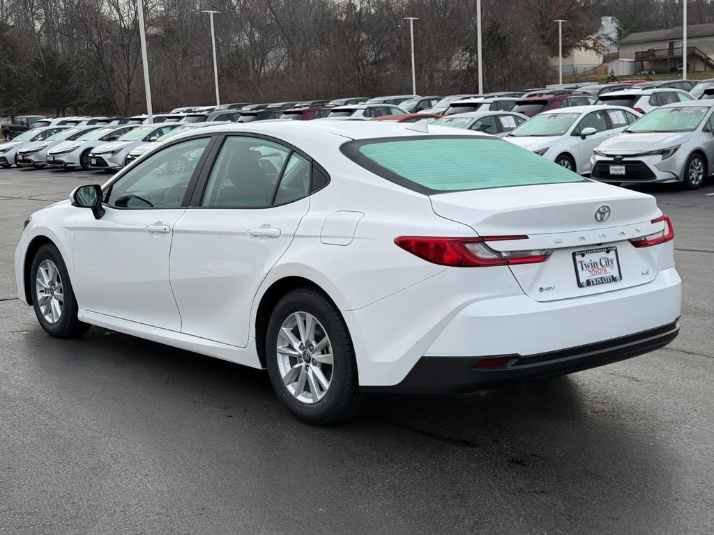 Toyota Camry Vehicle Image 7